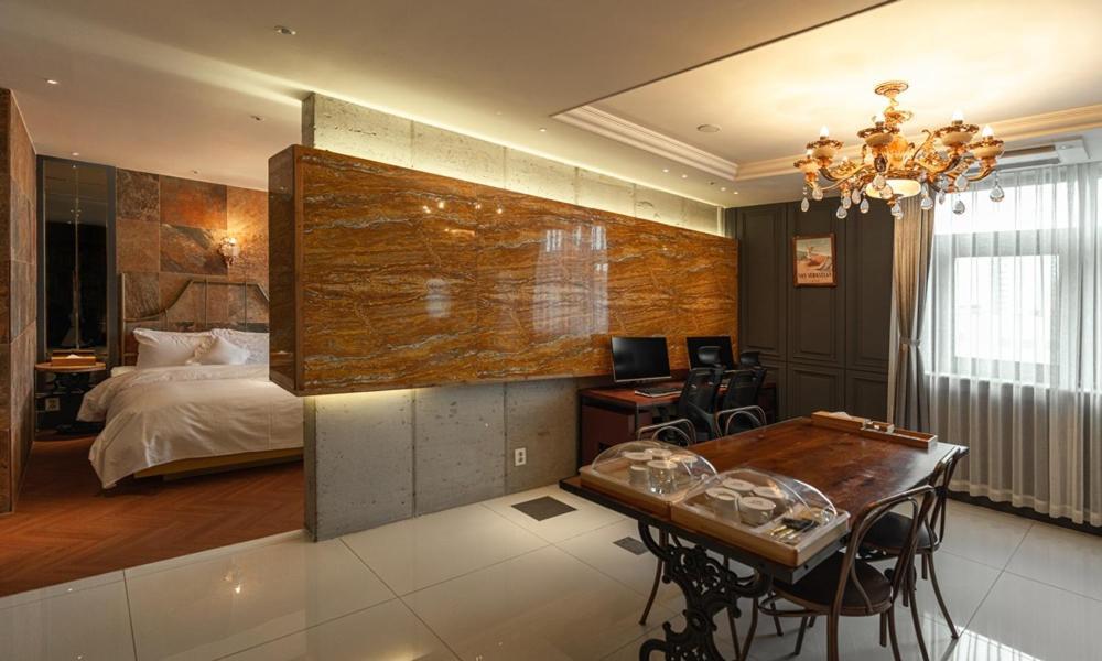 Daegu February Hotel Dongseongro Екстер'єр фото