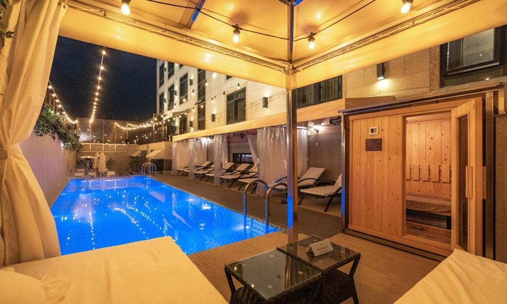 Daegu February Hotel Dongseongro Екстер'єр фото